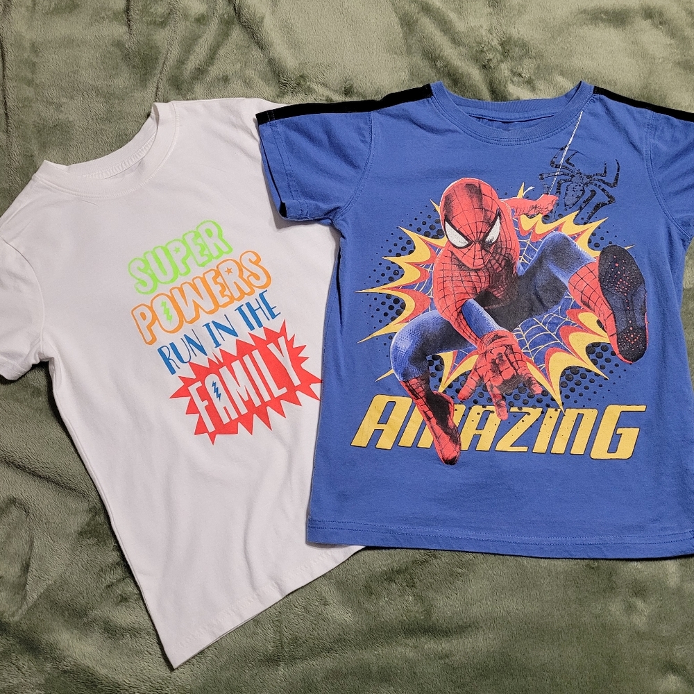 😊 2 Boy's Shirts Spiderman / Superhero - S